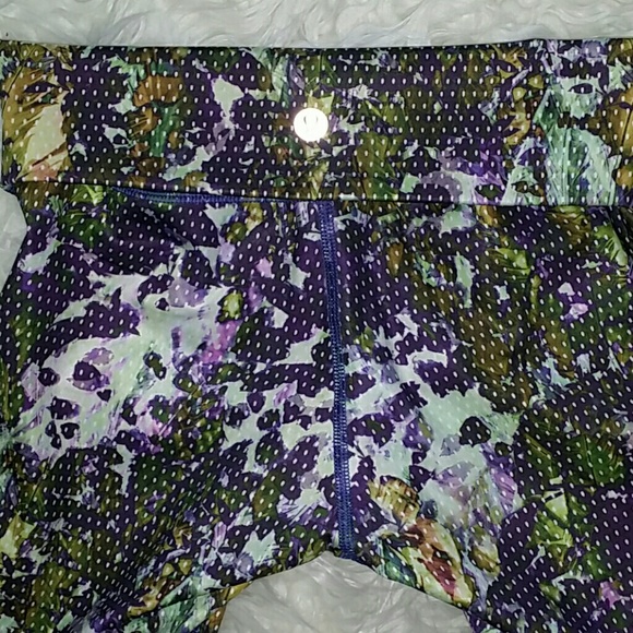 Lululemon athletica capris - Picture 5 of 8